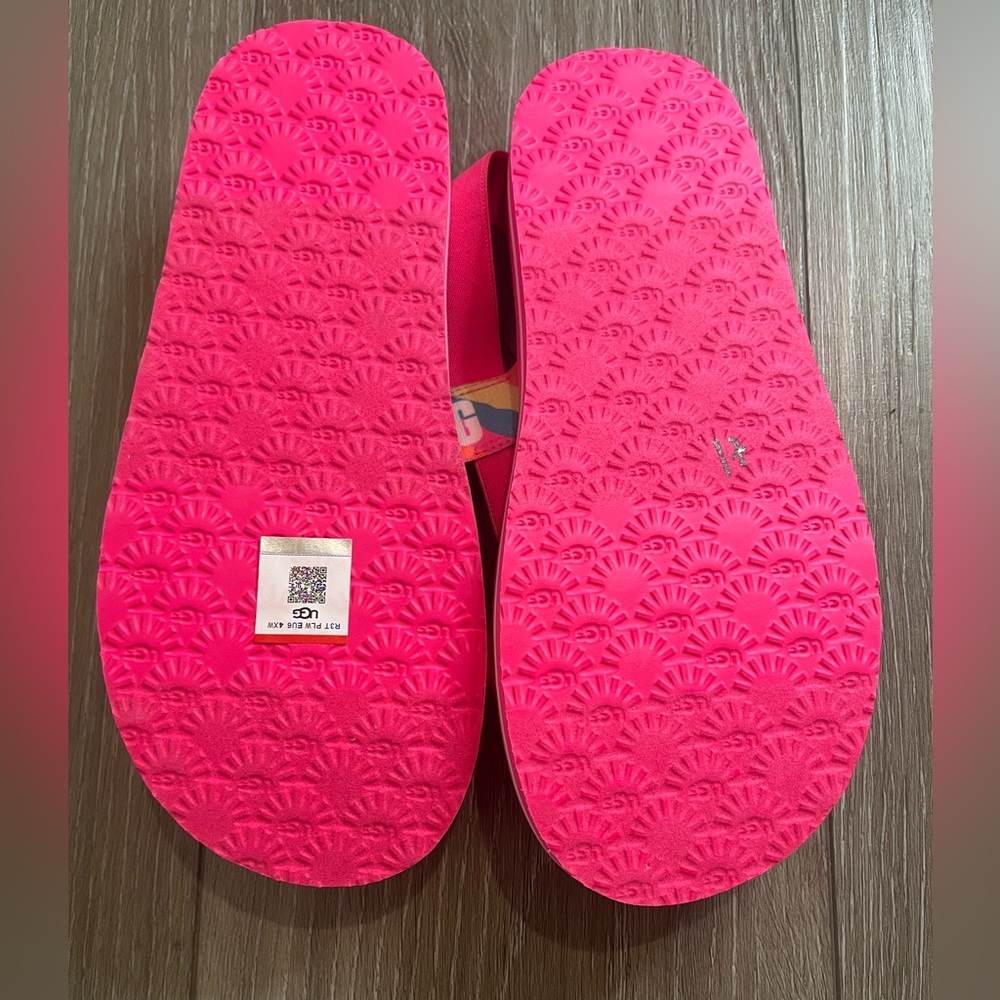 UGG Sandals - Picture 6 of 6
